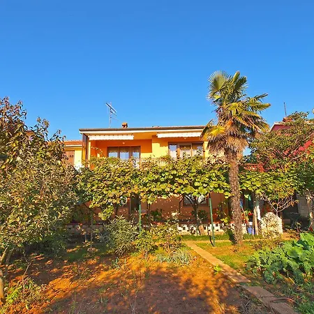 Josip 933 Appartamento Fažana