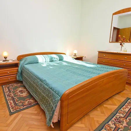 Apartment Josip 933 *