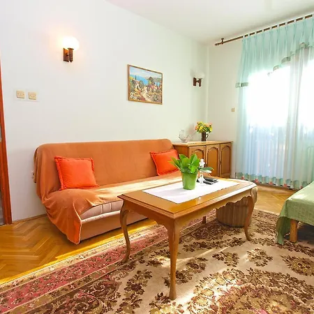 Josip 933 Apartment