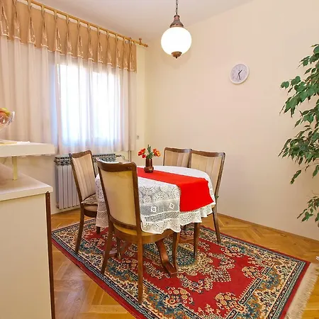 Apartment Josip 933 *
